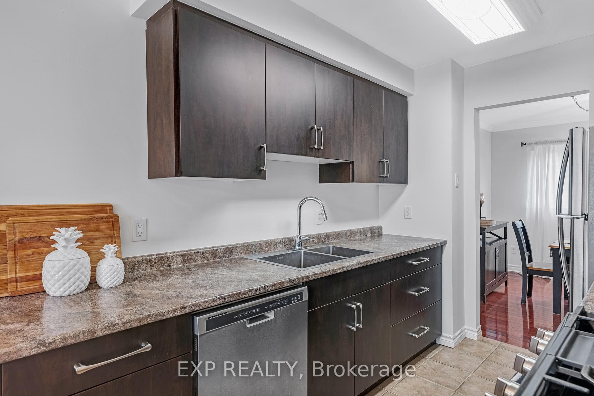 750 Cobblers Court photo 11