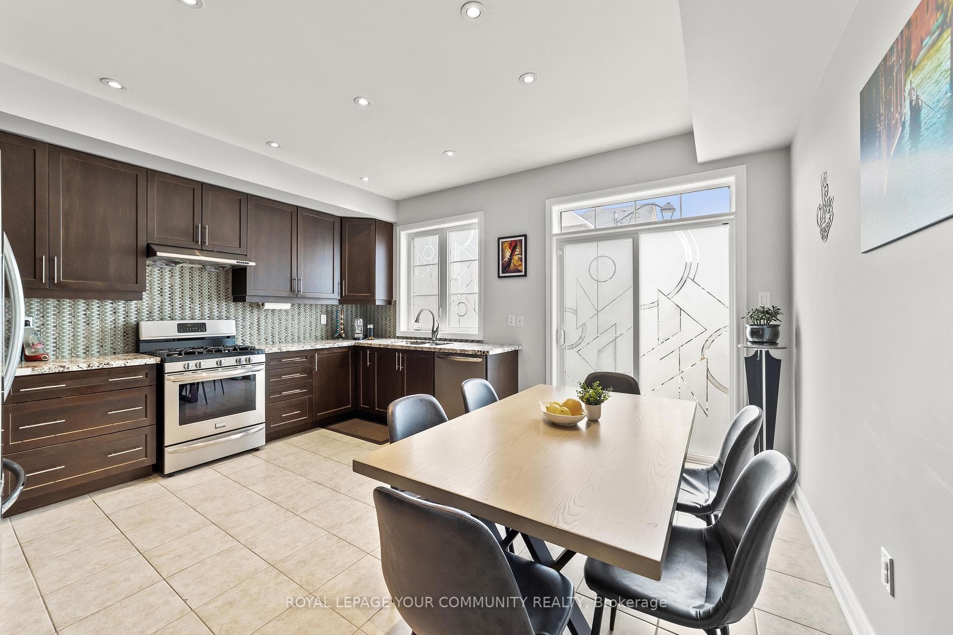 1331 Major Mackenzie Drive Unit 140 photo 10