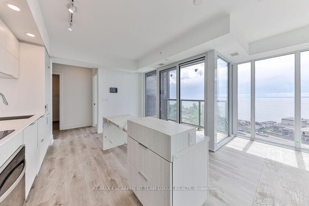 370 Martha Street Unit 707 photo 19