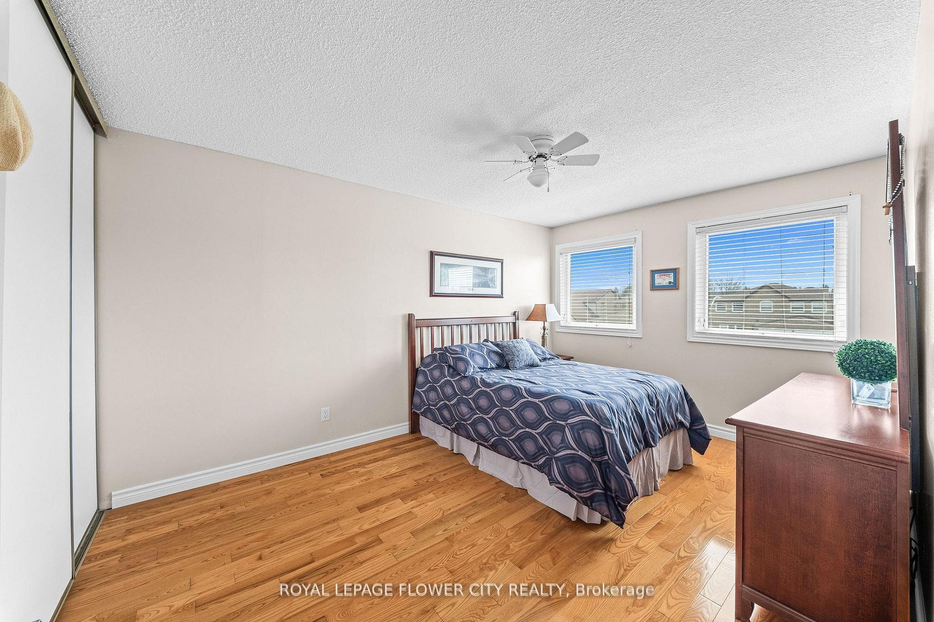 60 Newgreen Crescent photo 27