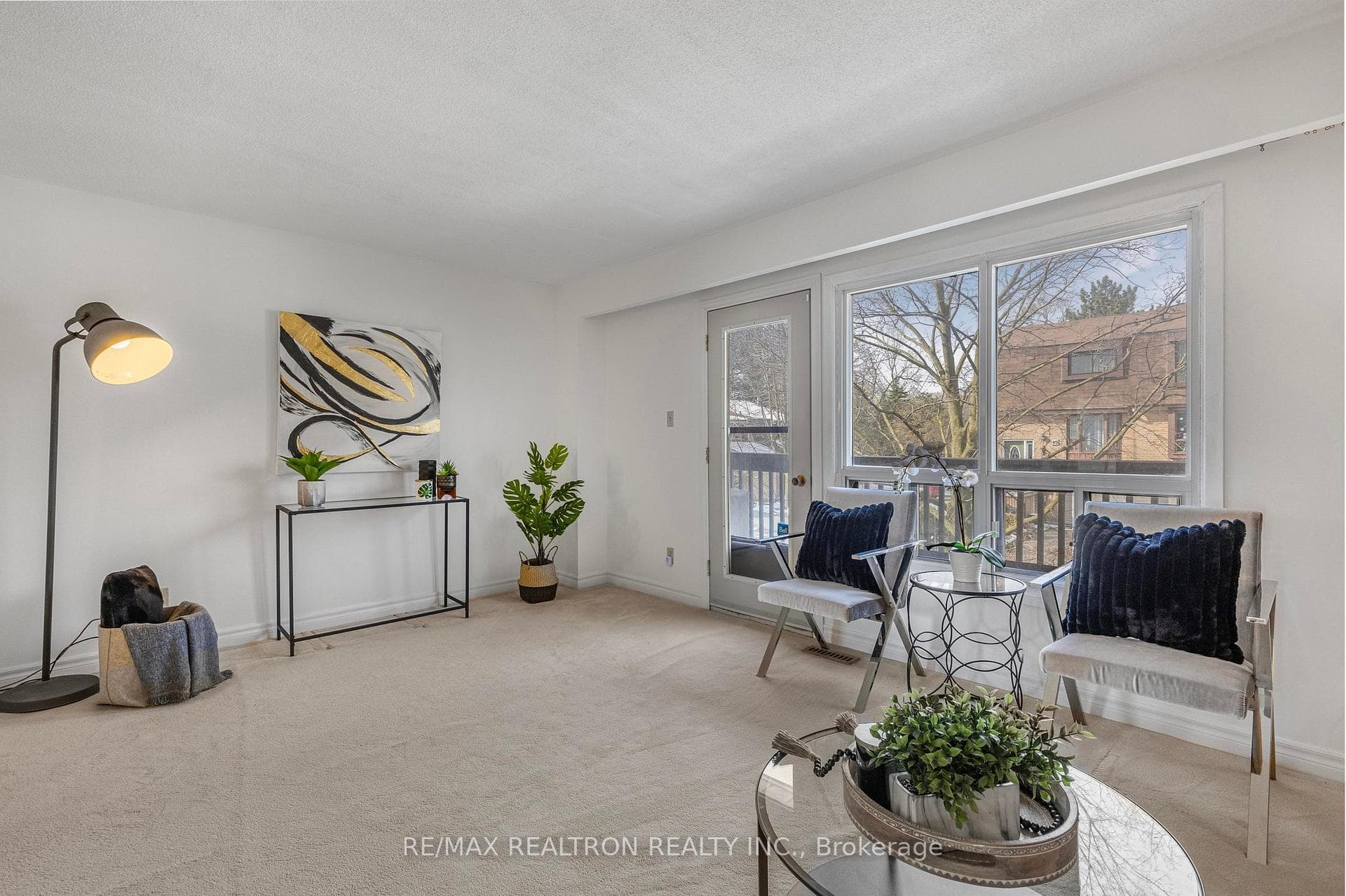 260 Avenue Road Unit 27 photo 7