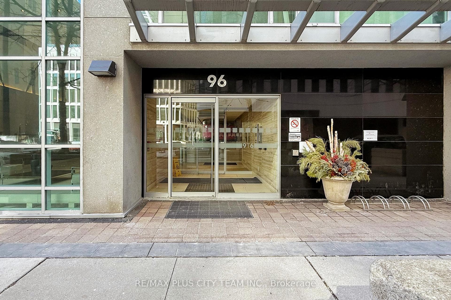 96 St Patrick Street Unit 1412 photo 2