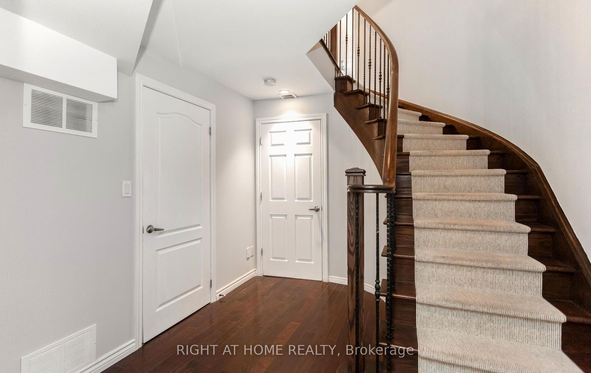 2419 Wasaga Drive photo 33
