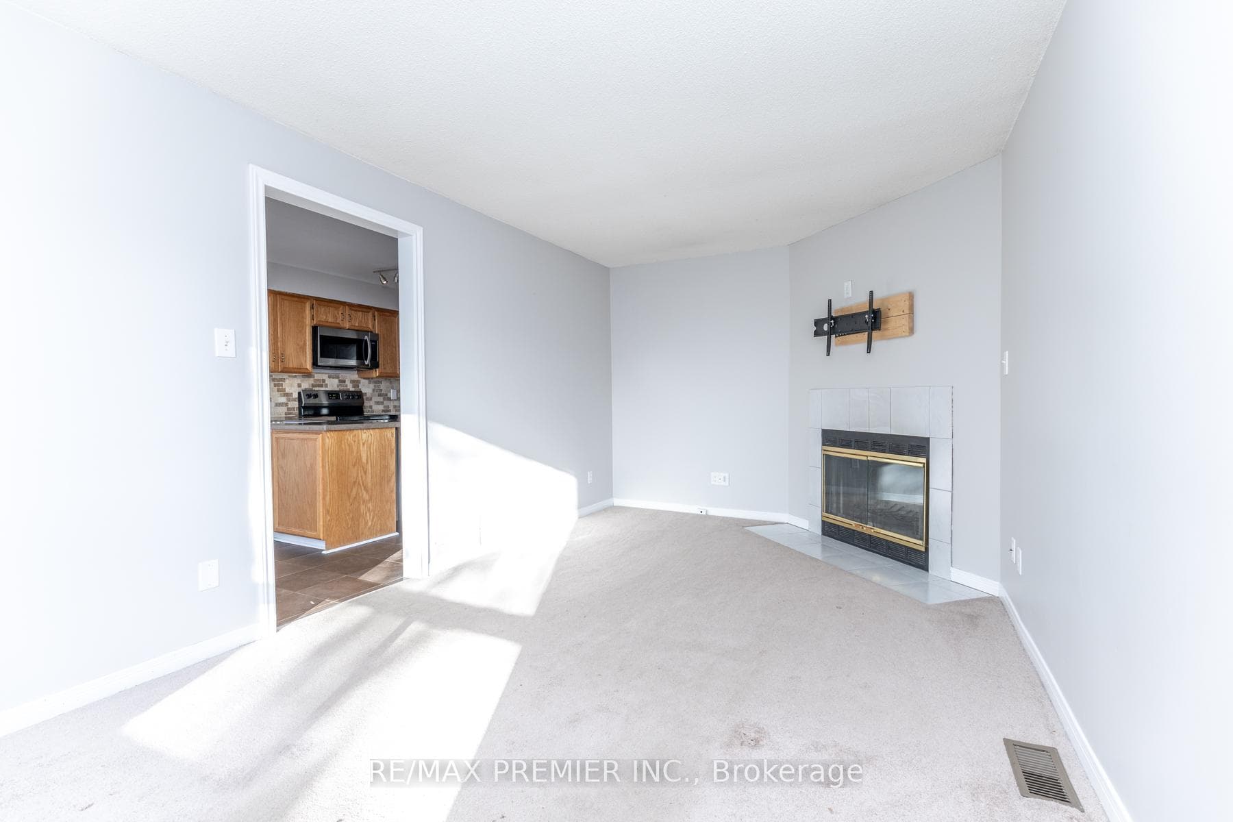 49 Bassett Boulevard Unit Main photo 18