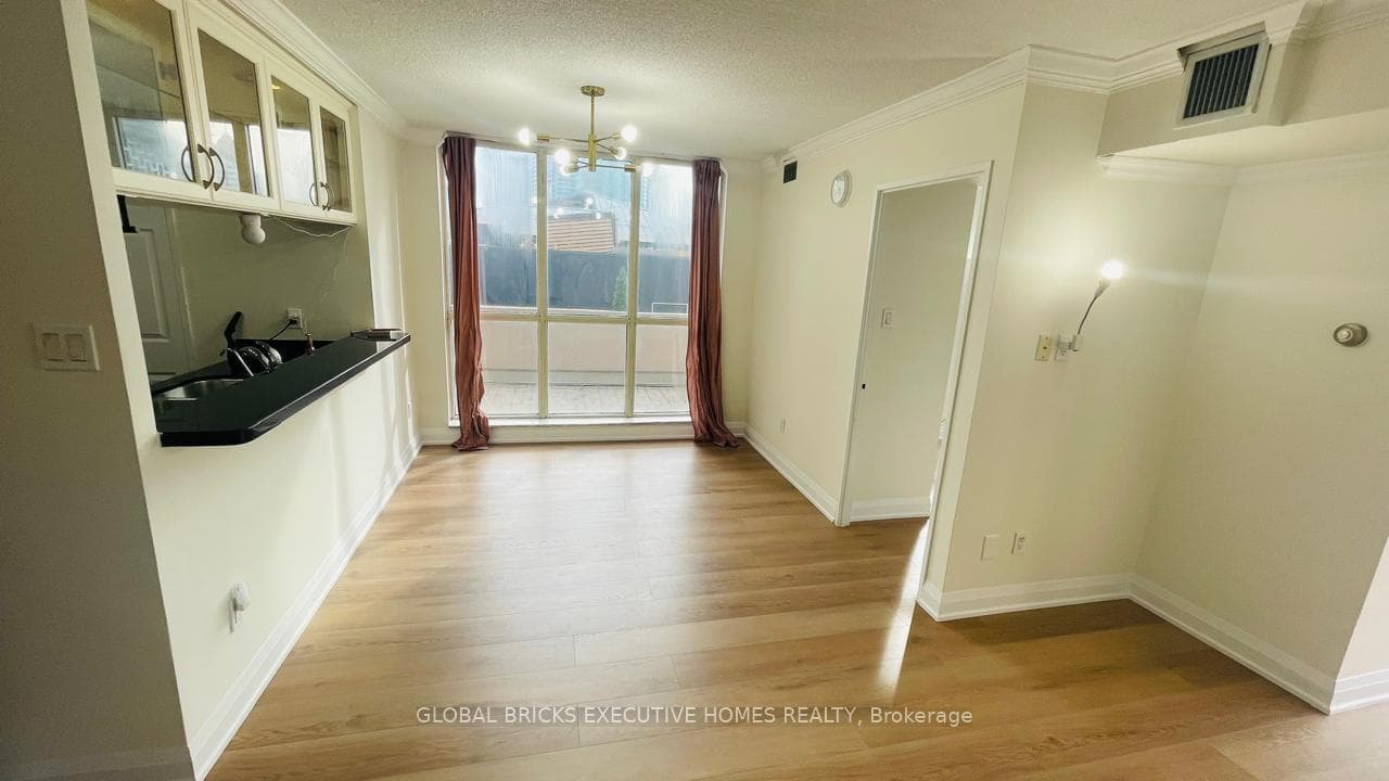 265 Enfield Place Unit 204 photo 6