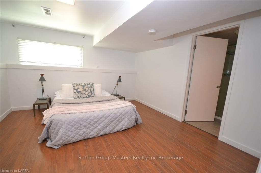 1099 PINEWOOD Place photo 32