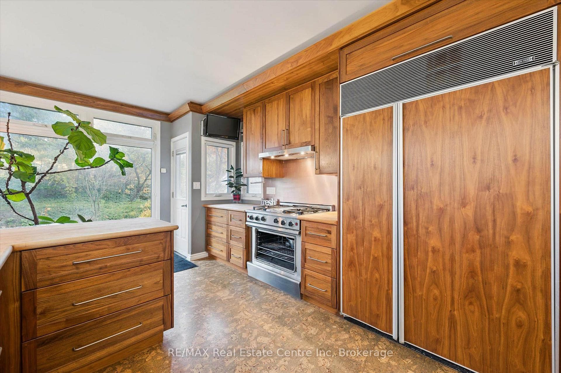 500 WATSON Parkway photo 6