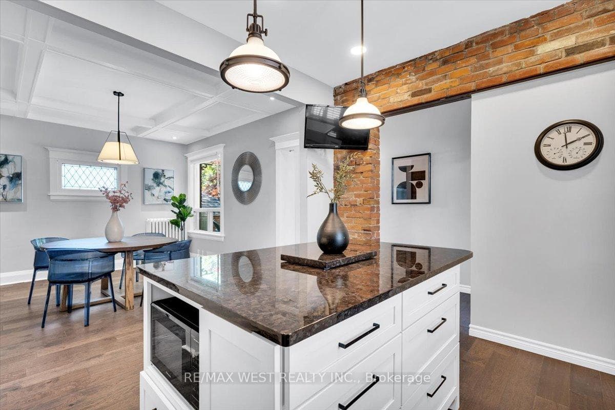206 Howard Park Avenue photo 19