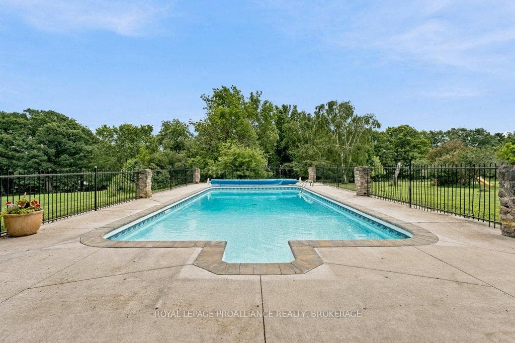 2576 Howe Island Drive photo 38