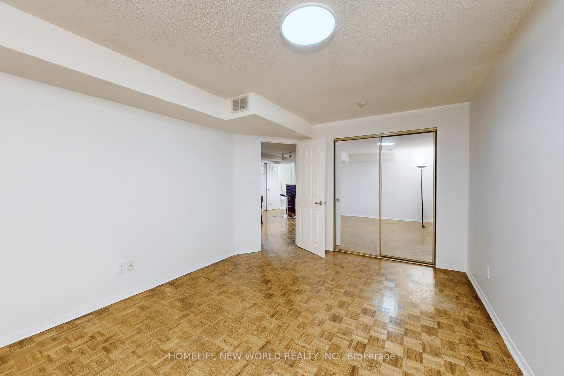 154 Appleby Crescent photo 40