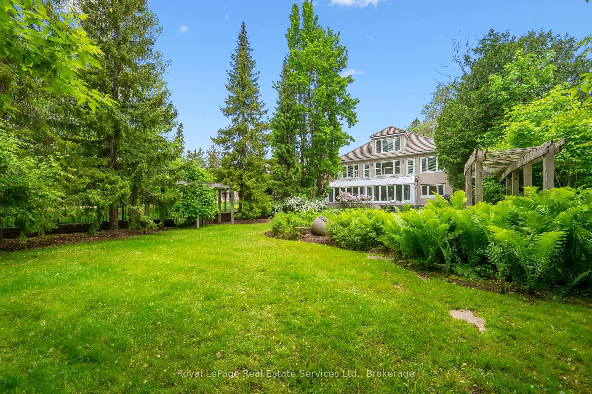 480 CHARTWELL Road photo 2