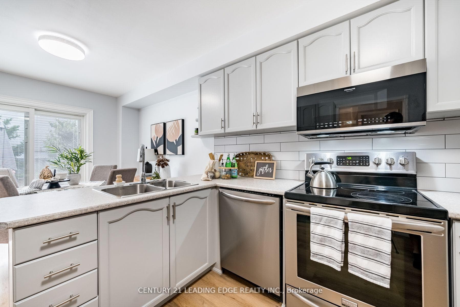 16 Hulley Crescent photo 10