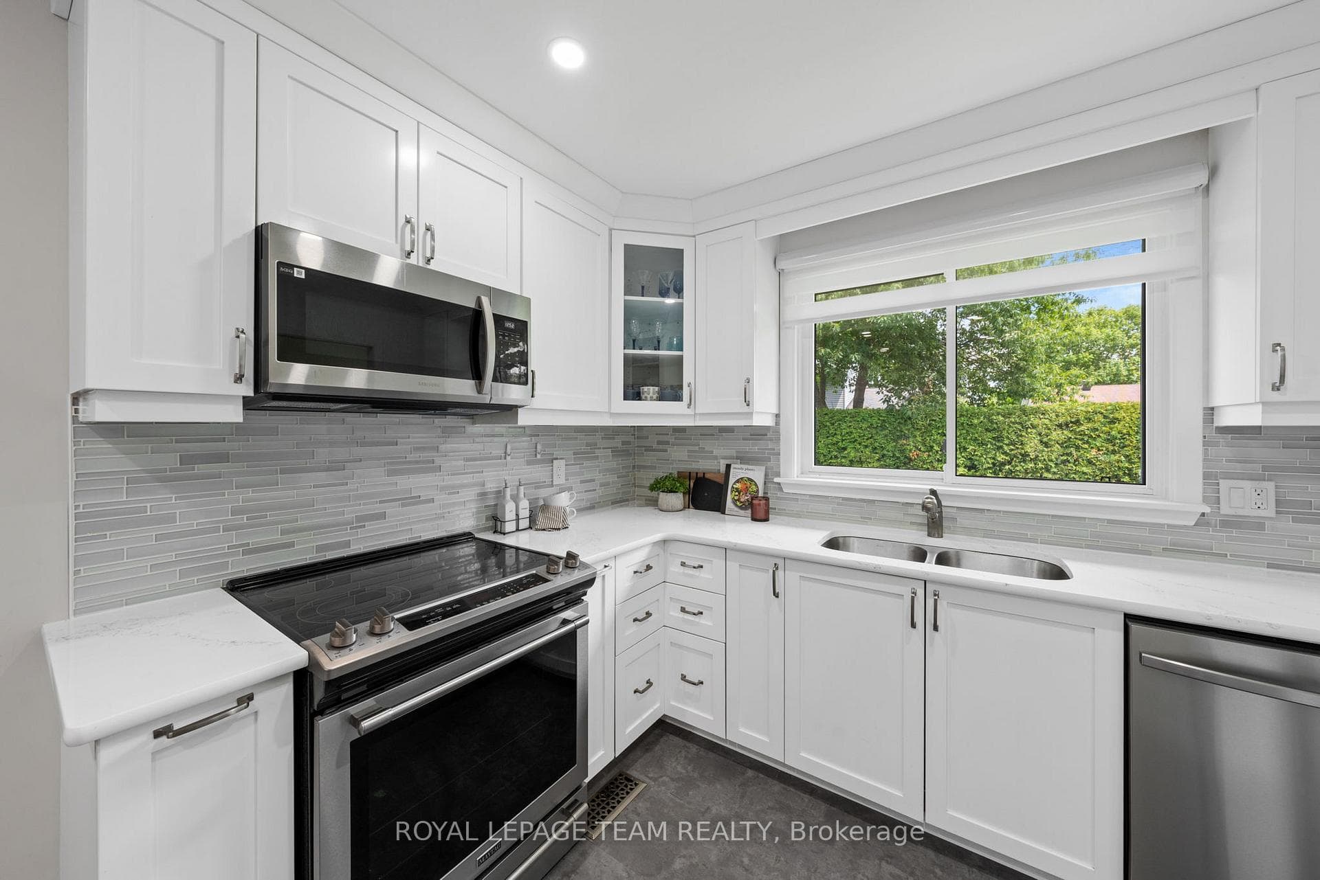 22 Barrhaven Crescent photo 17