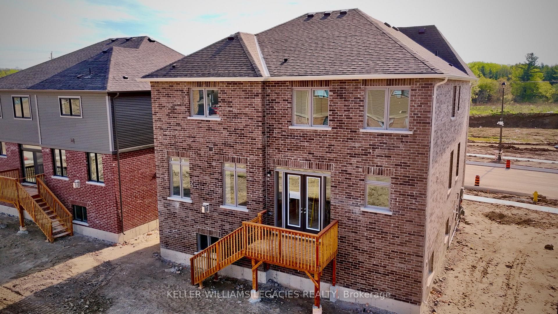 1121 TRAILSVIEW Avenue photo 6