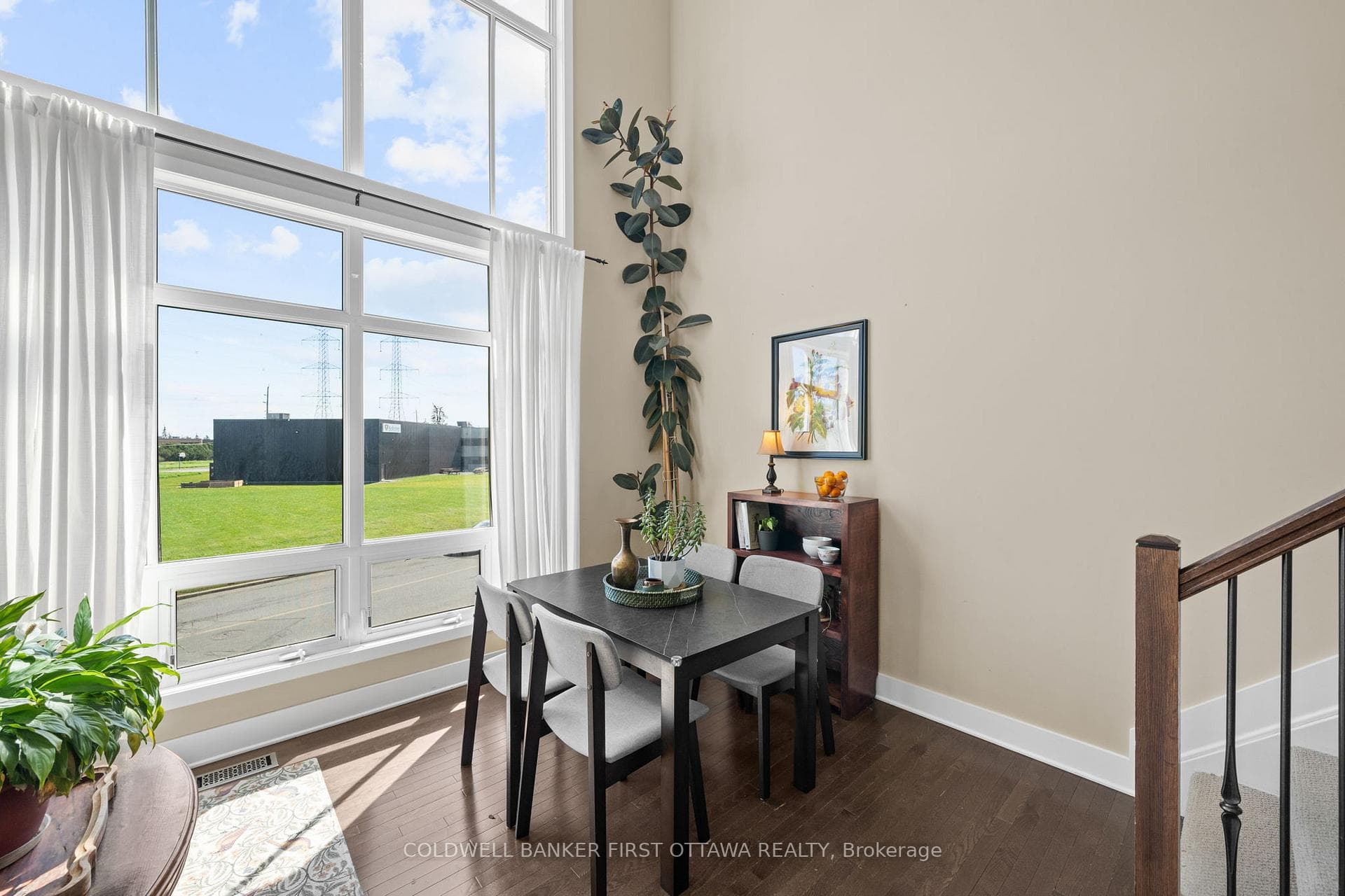 75C COLONNADE Road photo 12