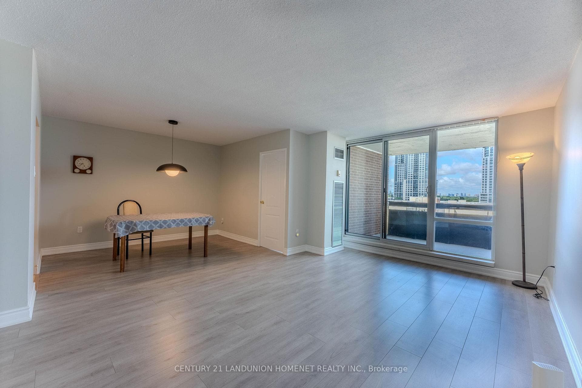 362 THE EAST MALL Drive Unit 703 photo 8