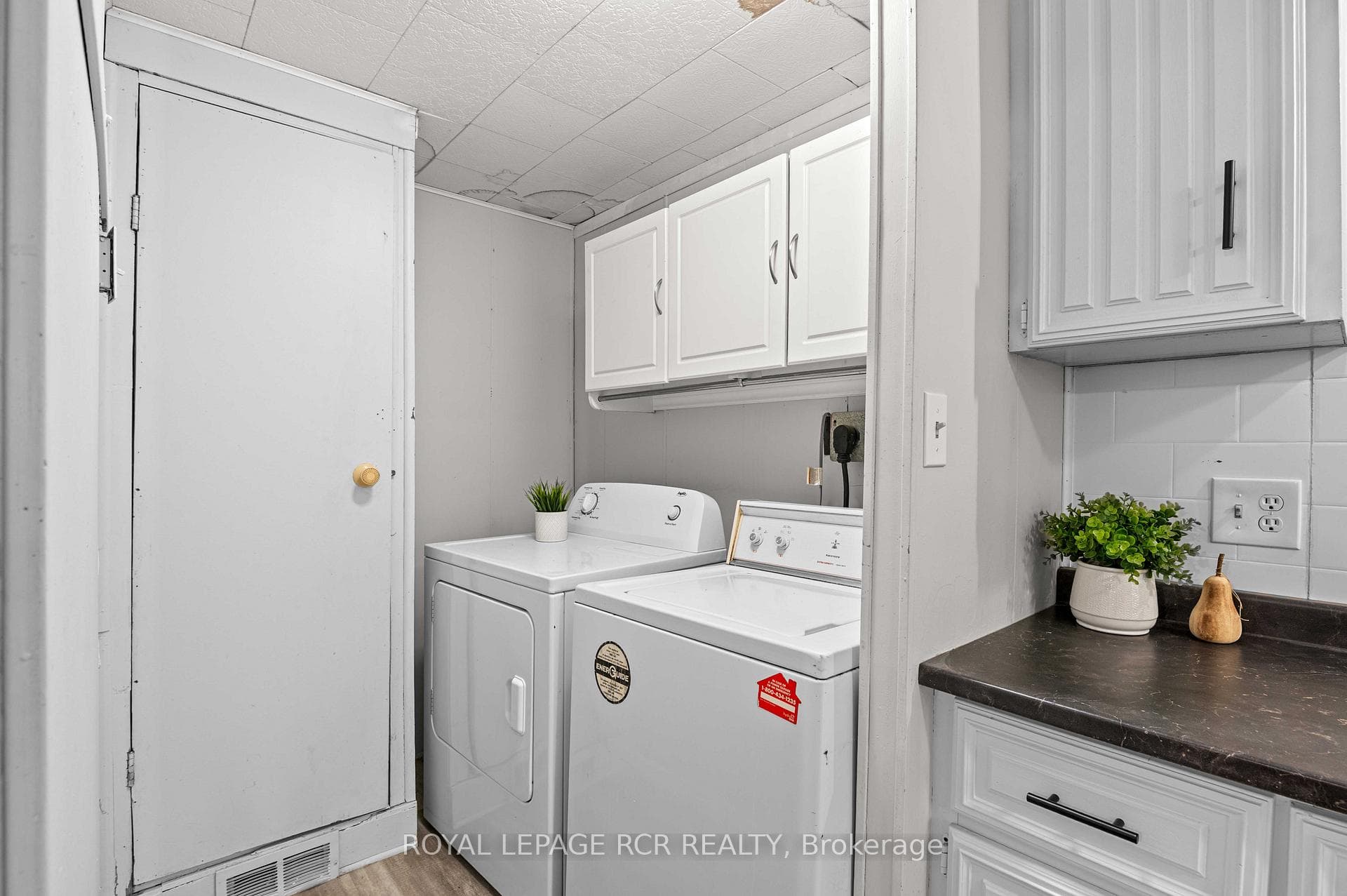 Main level laundry