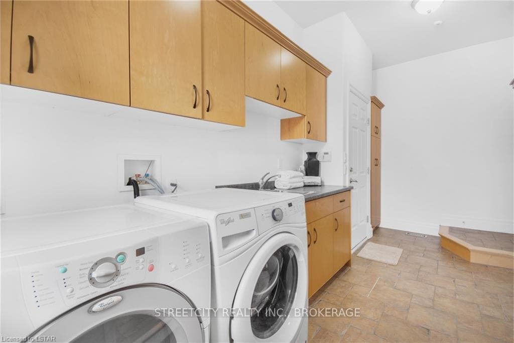 528 KININVIE Drive photo 17