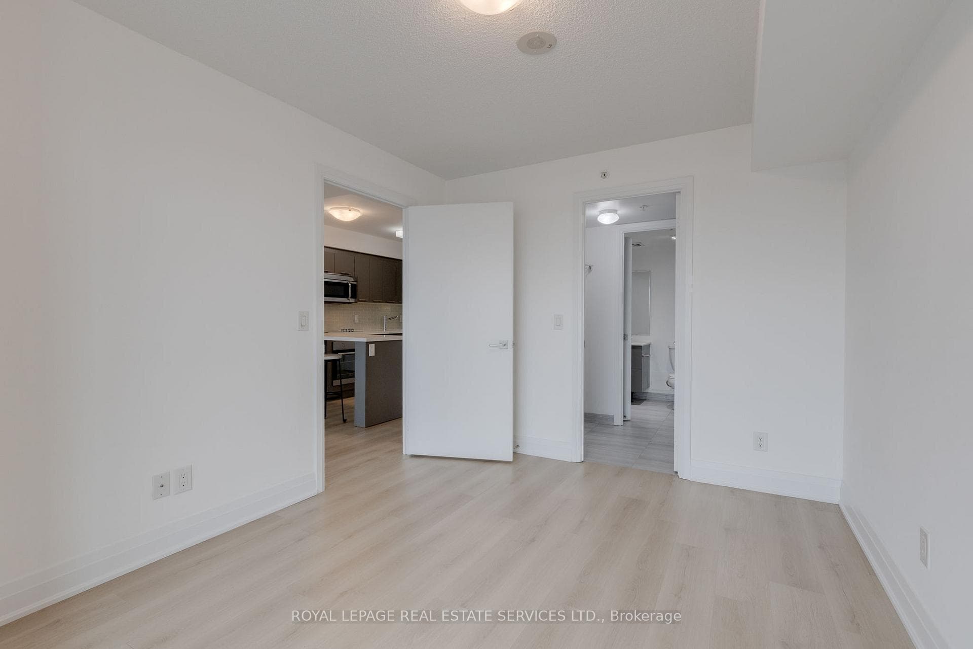 555 Wilson Avenue Unit E406 photo 14