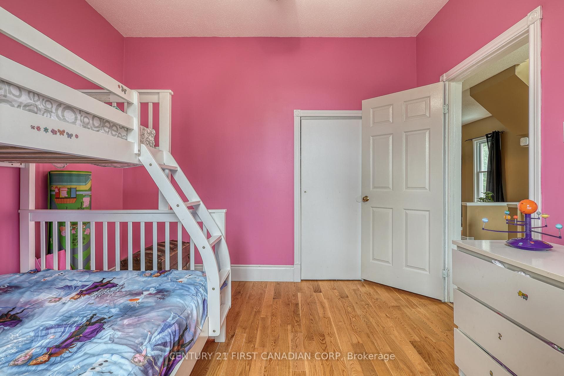 54 REGENT Street photo 34