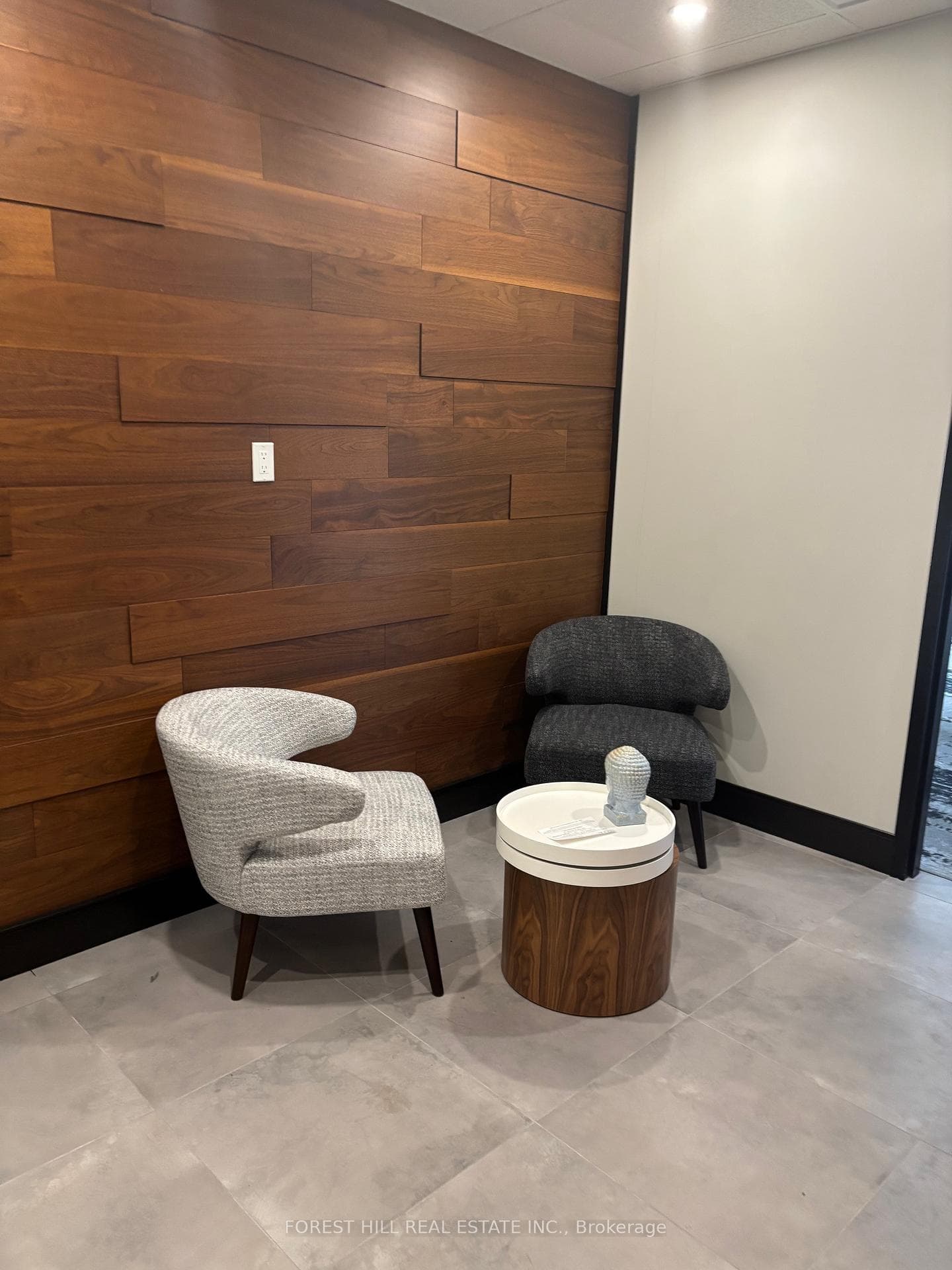 130 Queens Quay Unit 516 photo 6