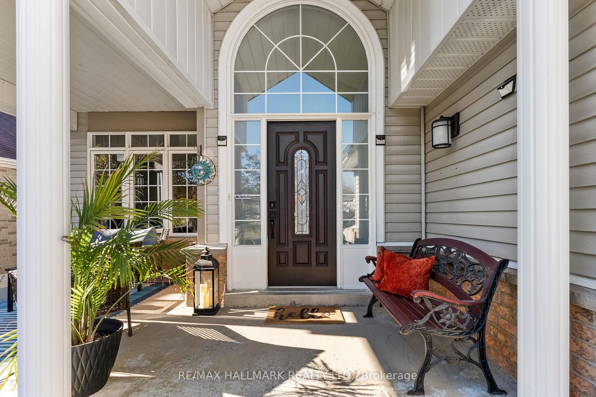 1096 Ridgemount Boulevard photo 7