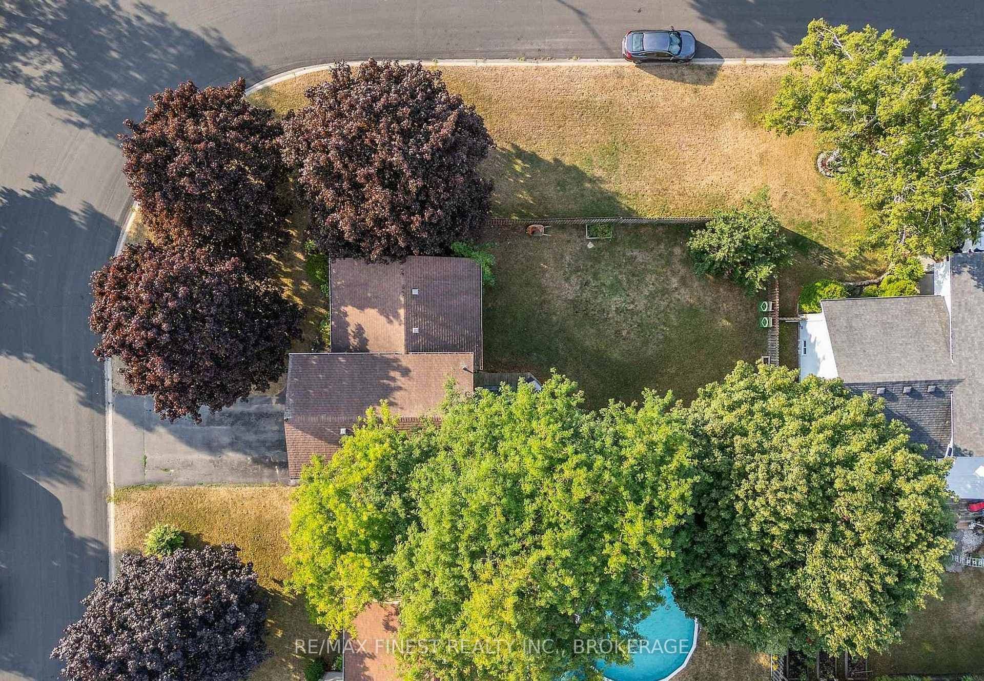66 Nicholson Crescent photo 34