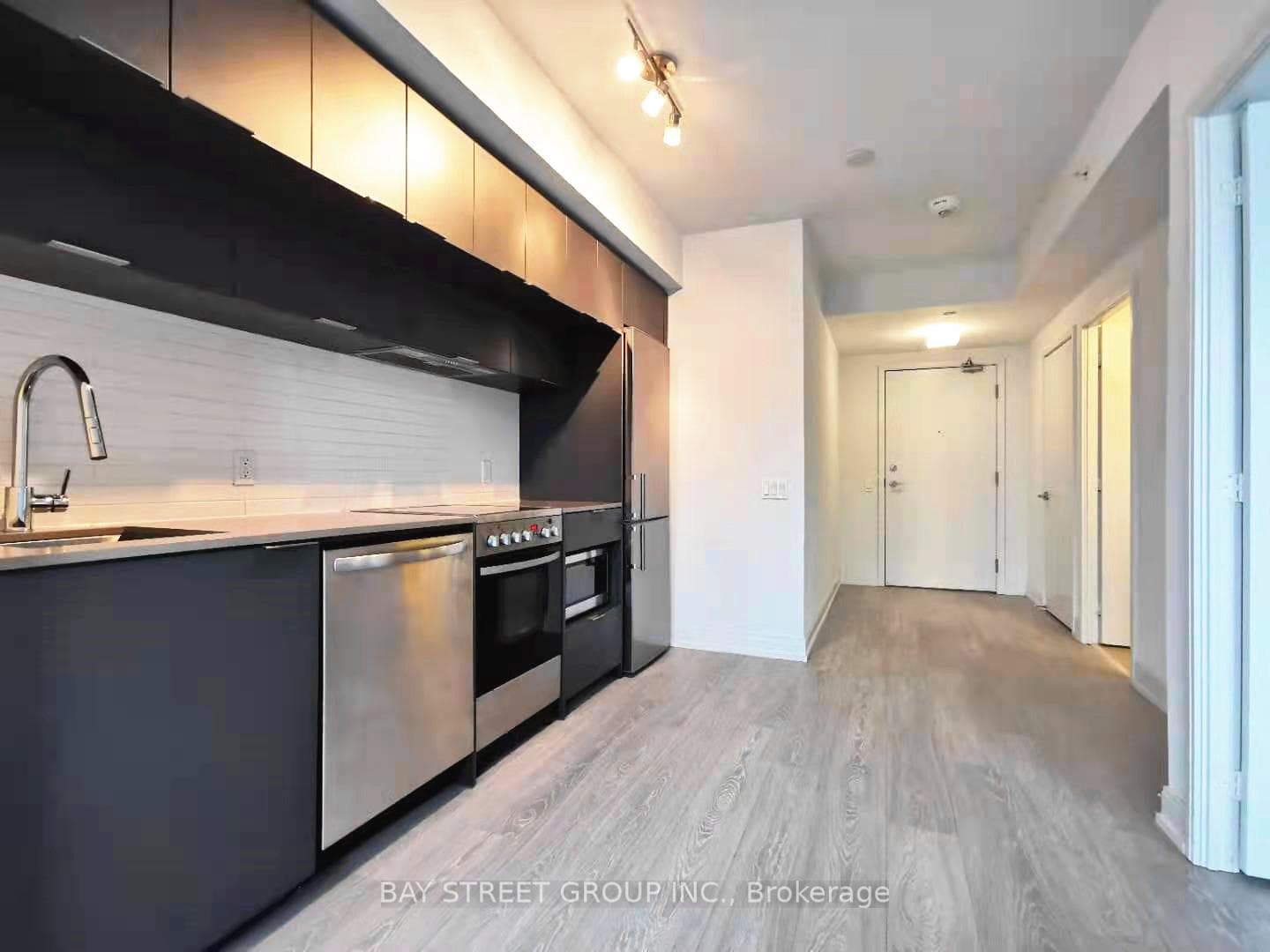 181 Dundas Street Unit 1707 photo 6