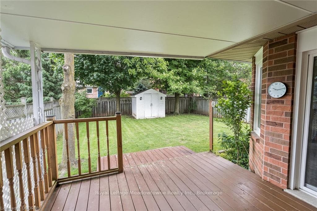 42 MCCULLOUGH Crescent photo 29
