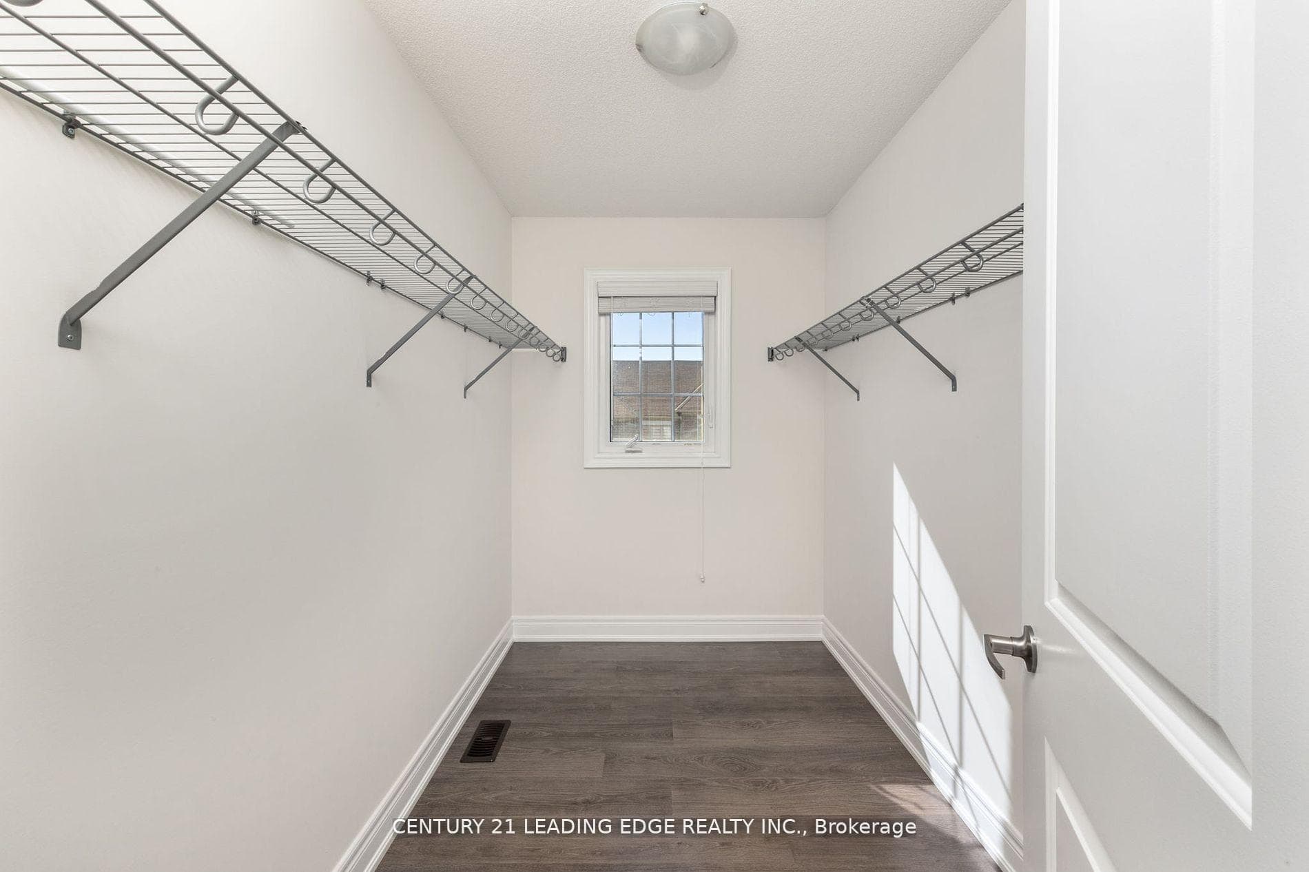 55 FOLGATE Crescent photo 27