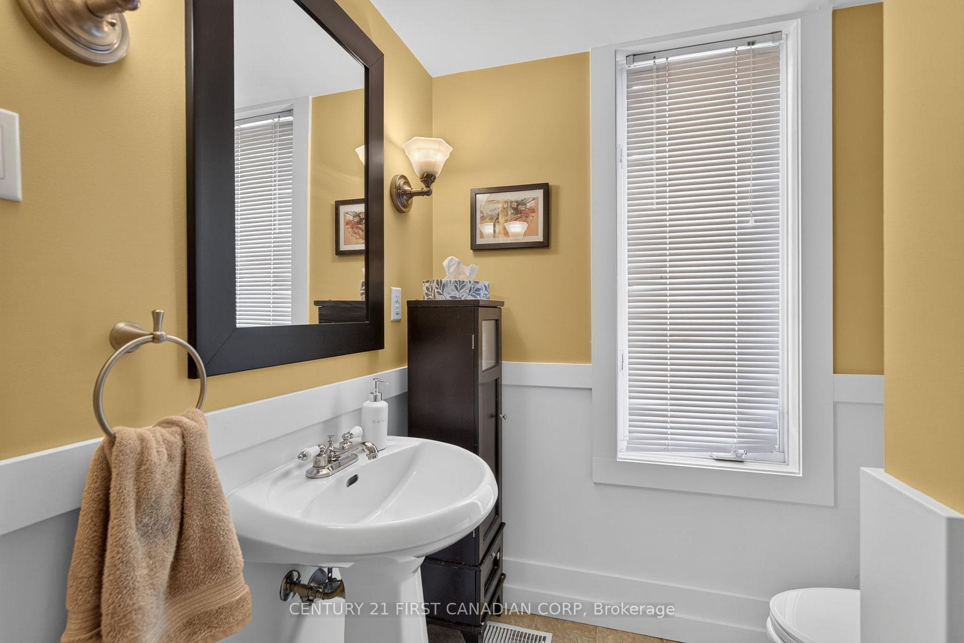 754 LORNE Avenue photo 10