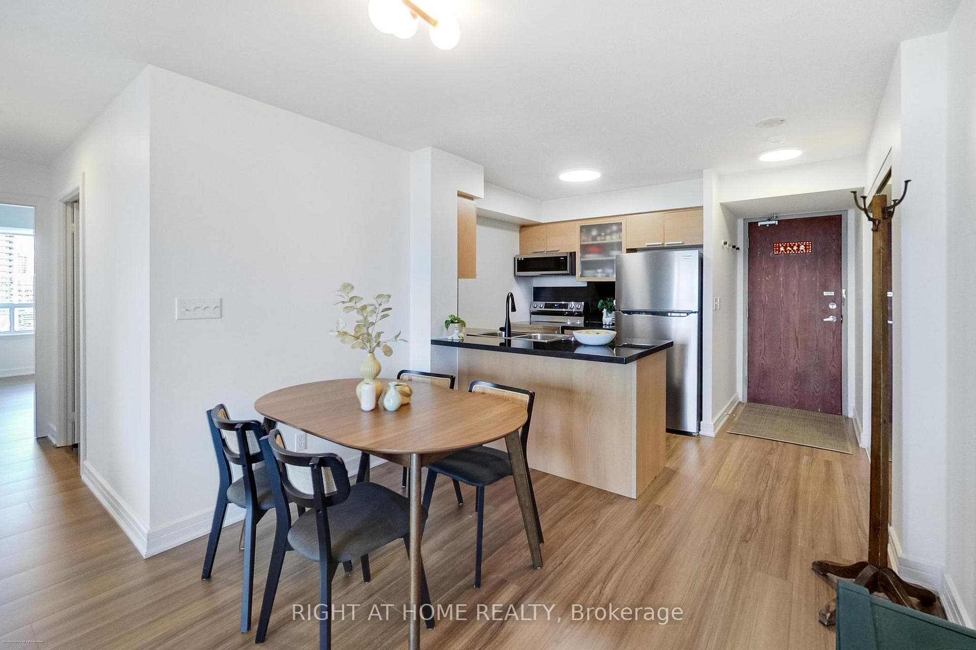 16 Harrison Garden Boulevard Unit Lph02 photo 8