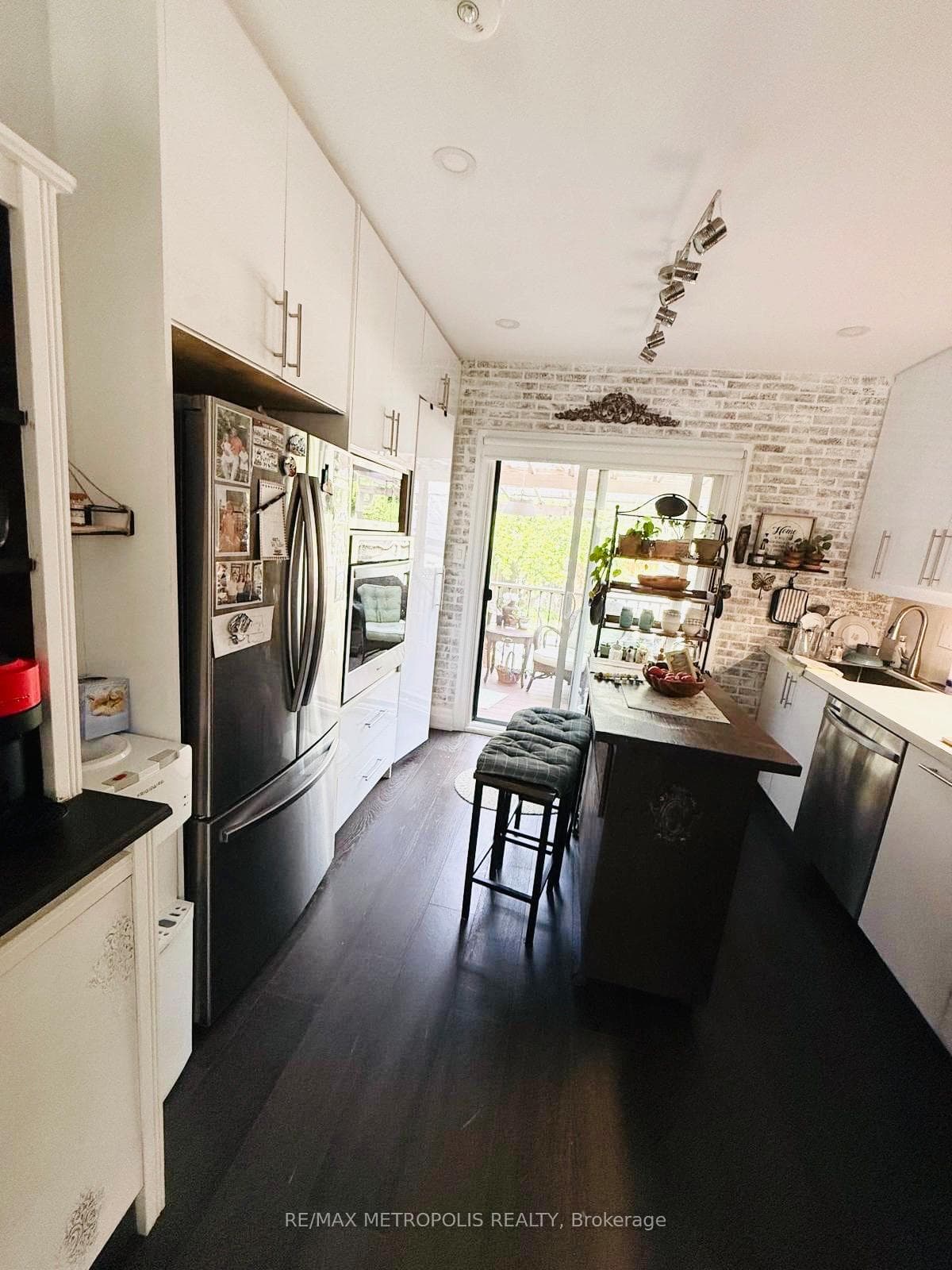 383 Coxwell Avenue Unit MAIN & UPPER photo 31