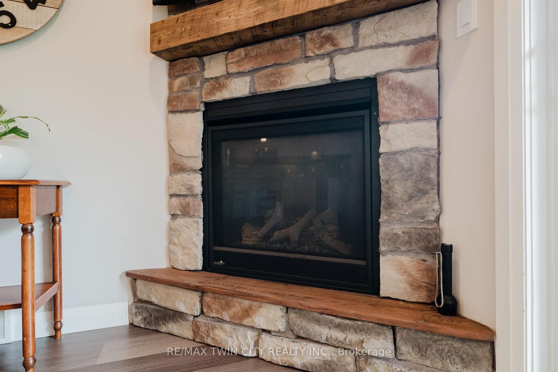 82 Rowe Avenue photo 17