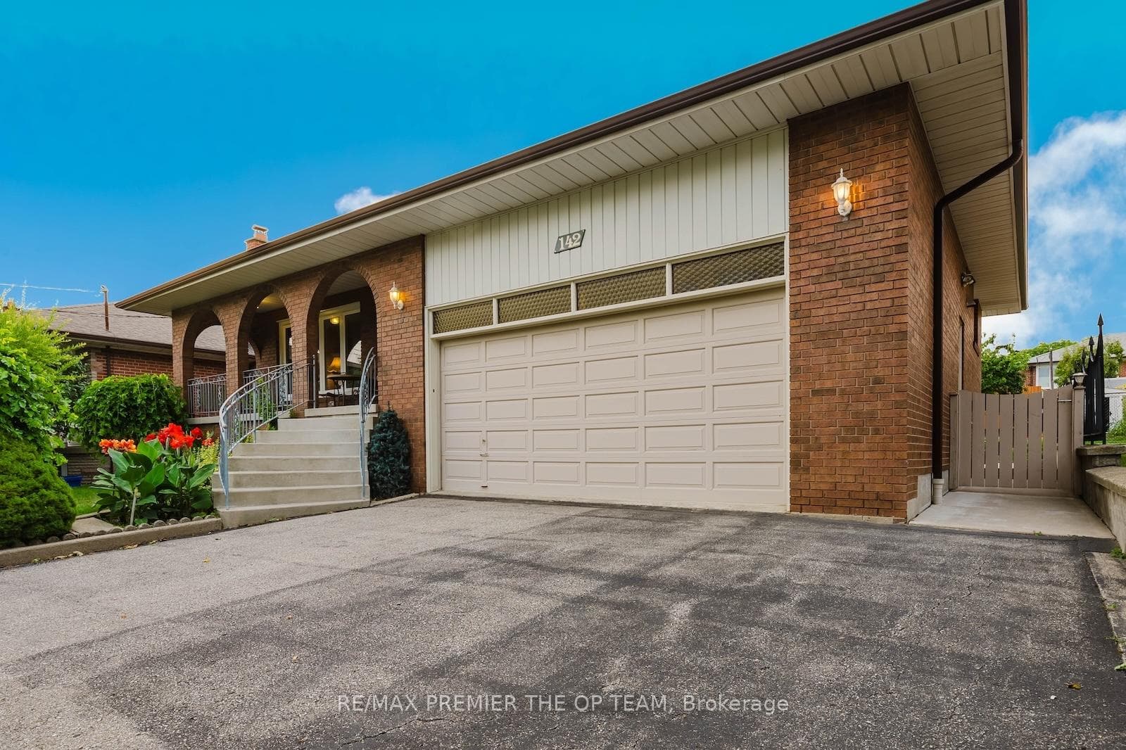 142 Gracefield Avenue photo 1