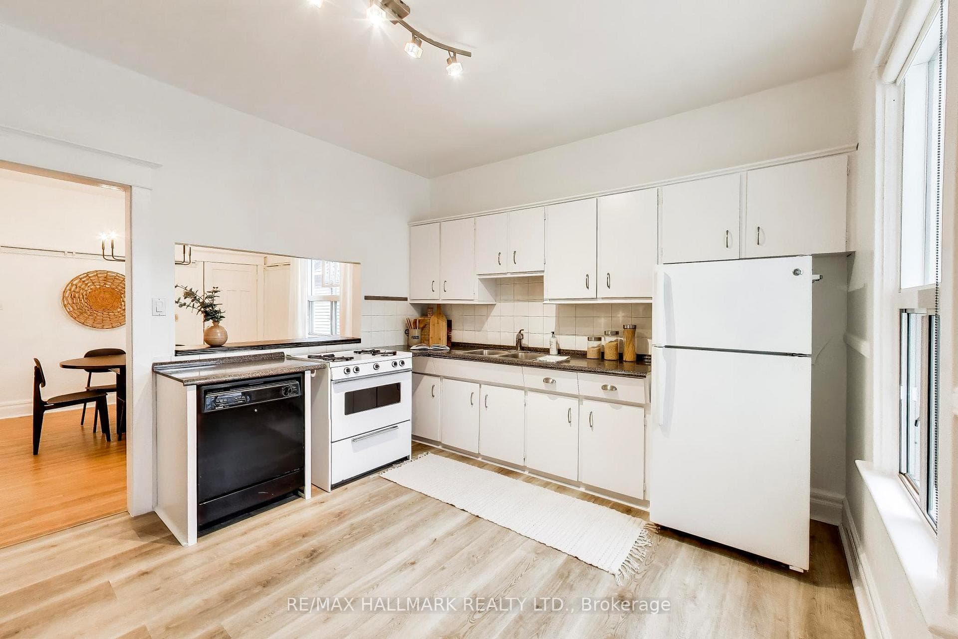 16 Dawson Avenue photo 10