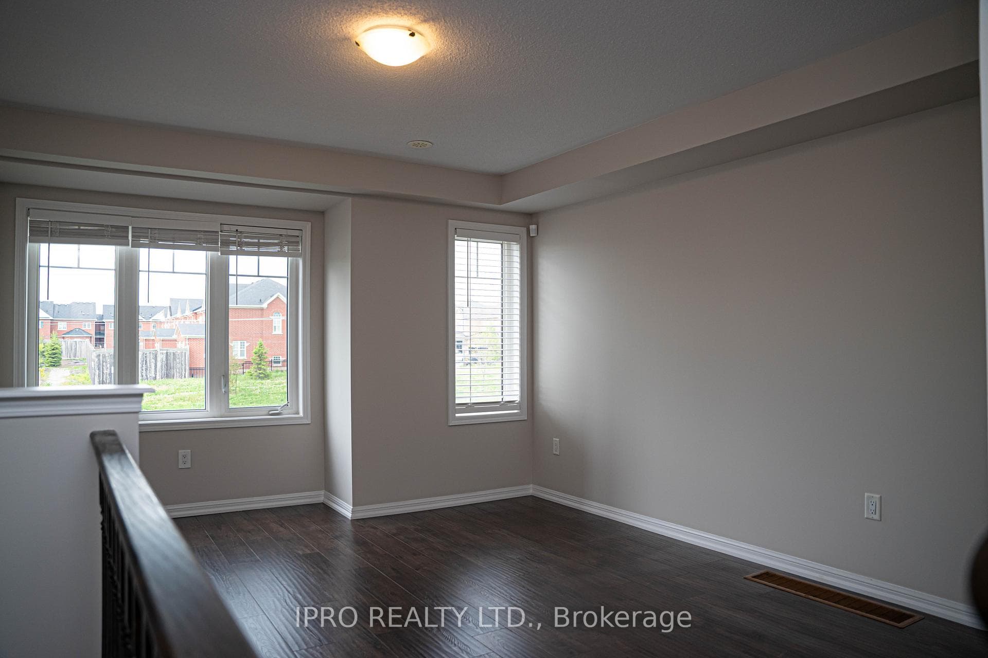 6020 Derry Road Unit 28 photo 1