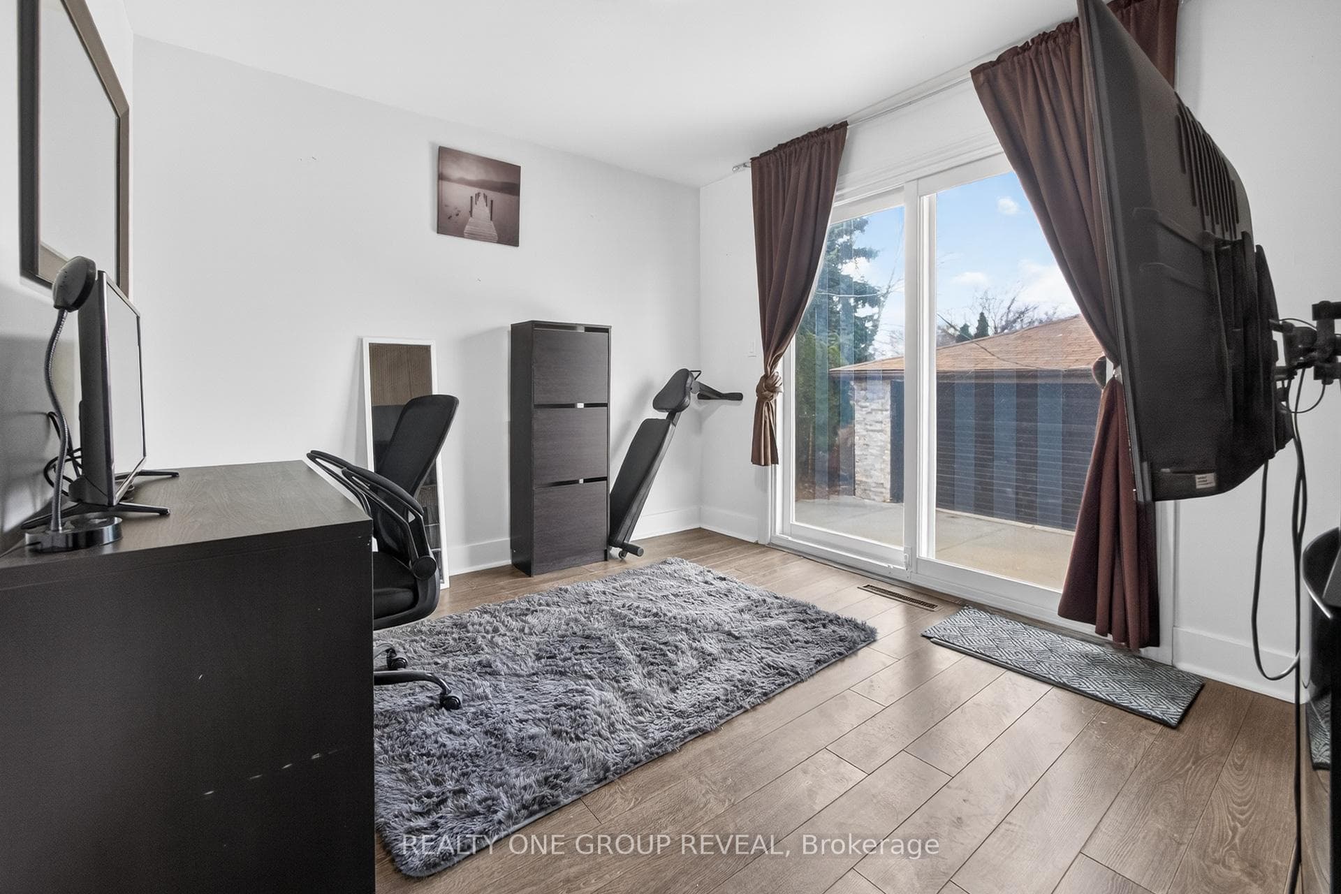 352 East 42nd Street photo 21