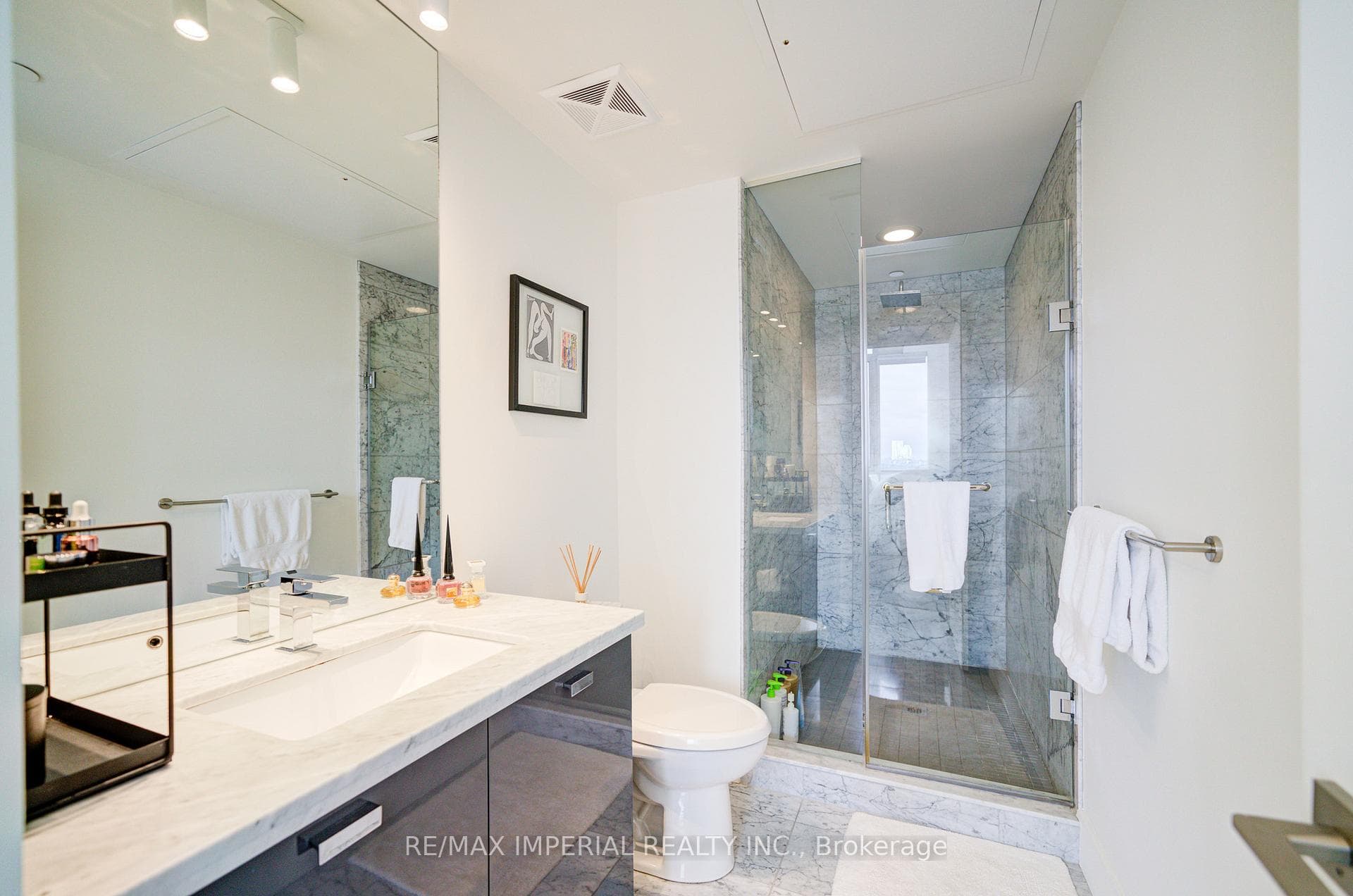 32 Davenport Road Unit 2406 photo 20