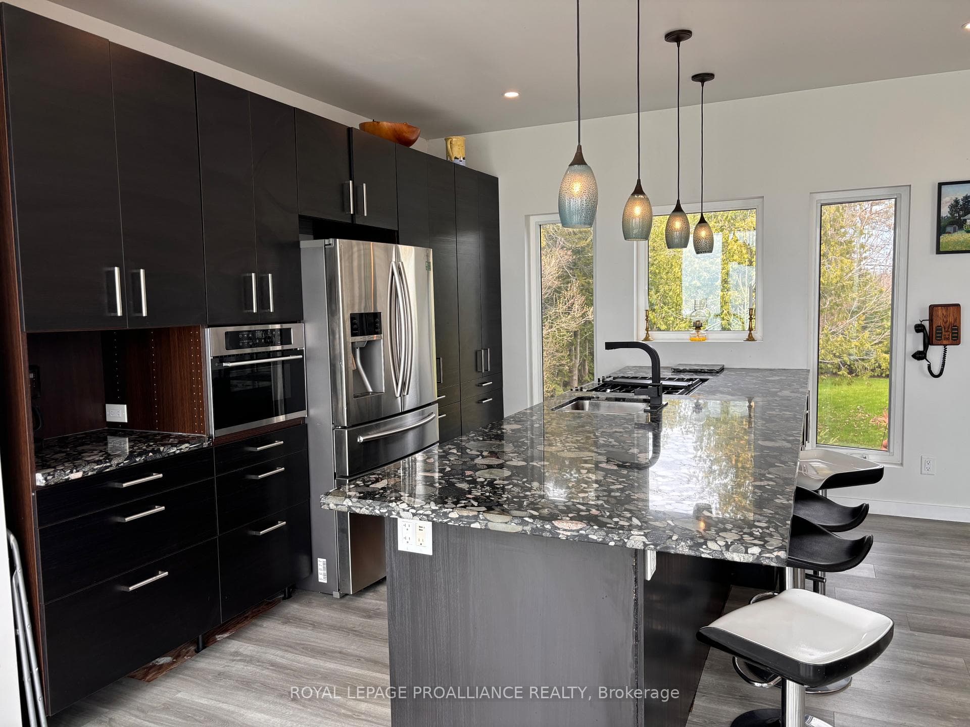 621 Barcovan Beach Road photo 9