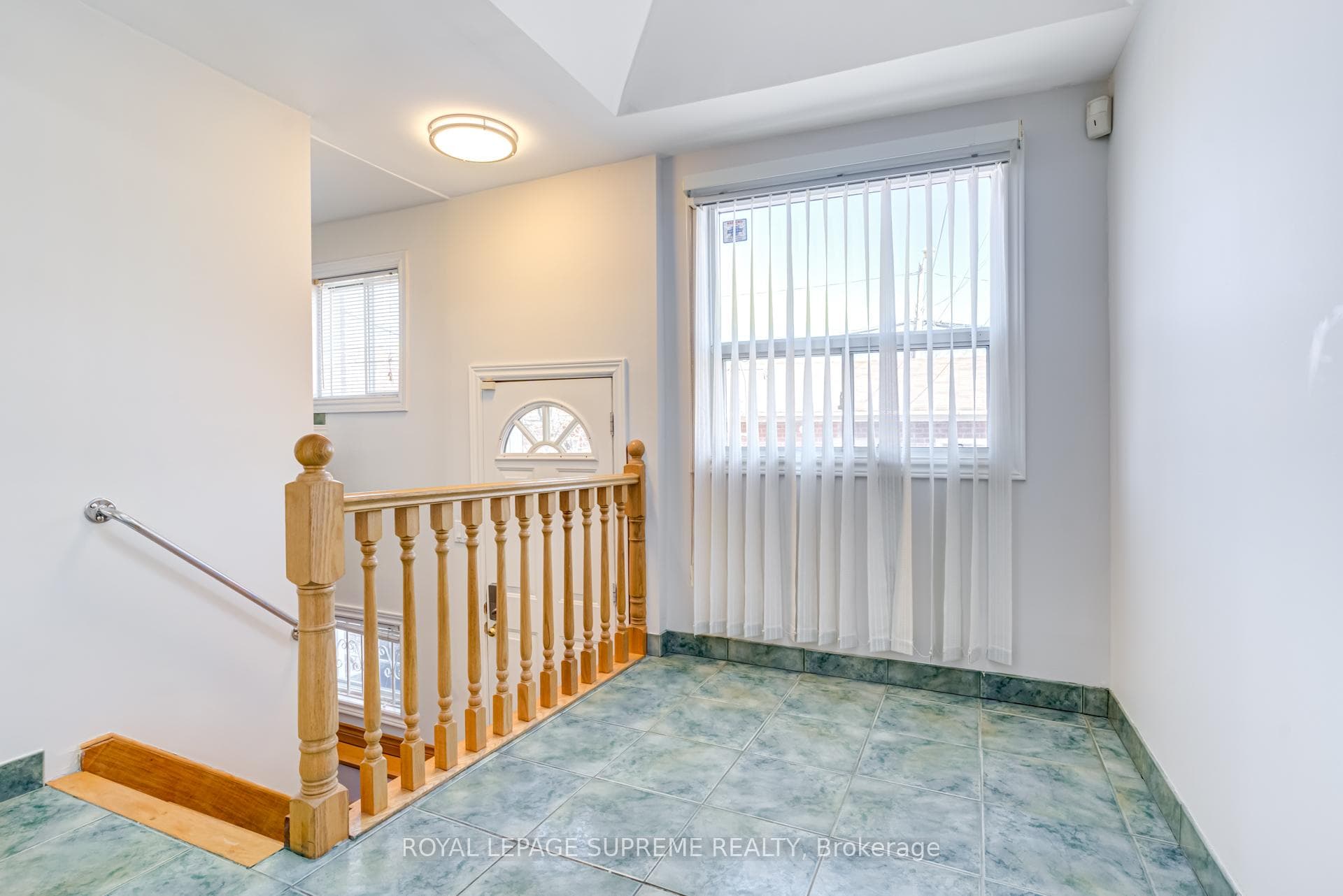 160 Shanly Street Unit Main & Lower photo 6