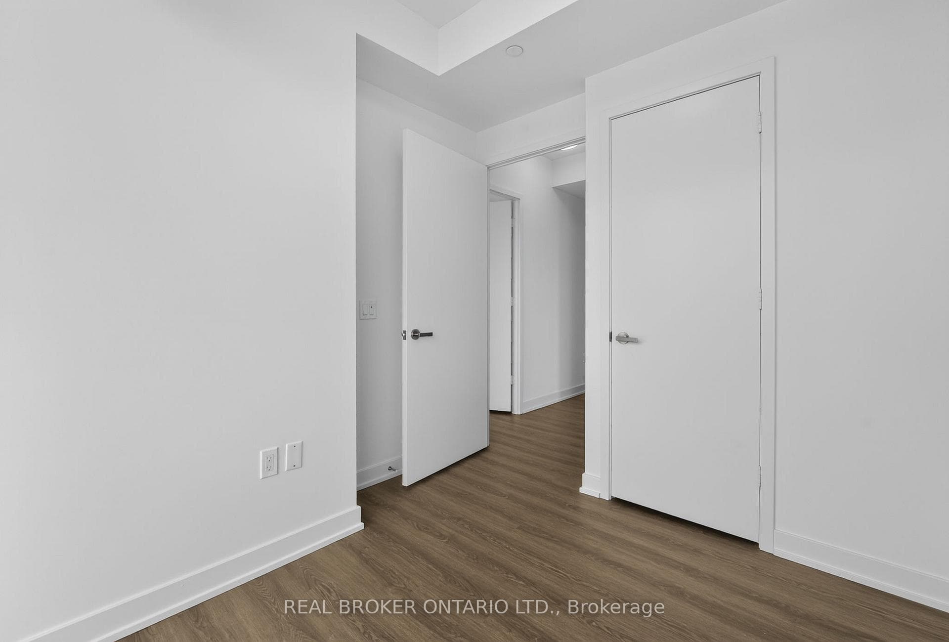 448 Burnhamthorpe Road Unit 4111 photo 13
