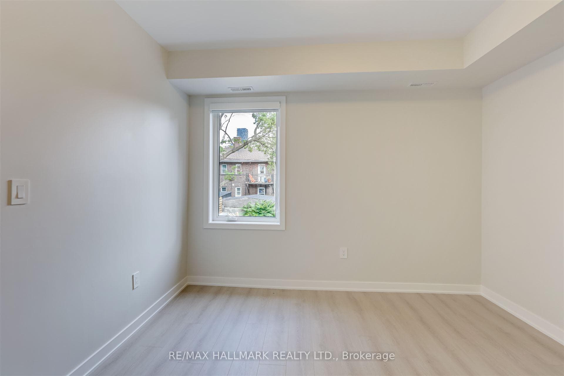 979 Avenue Road Unit Main photo 24