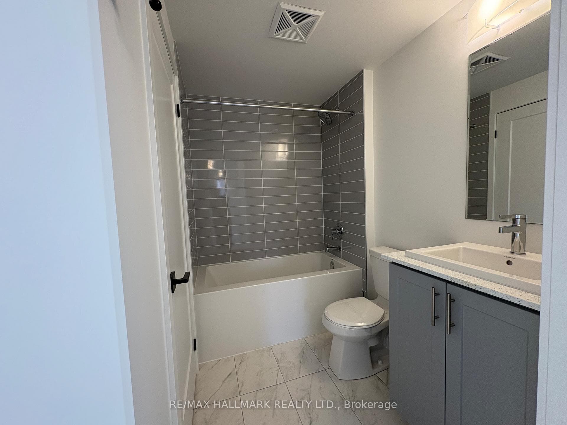 22 Lytham Green Circle Unit 16 photo 14
