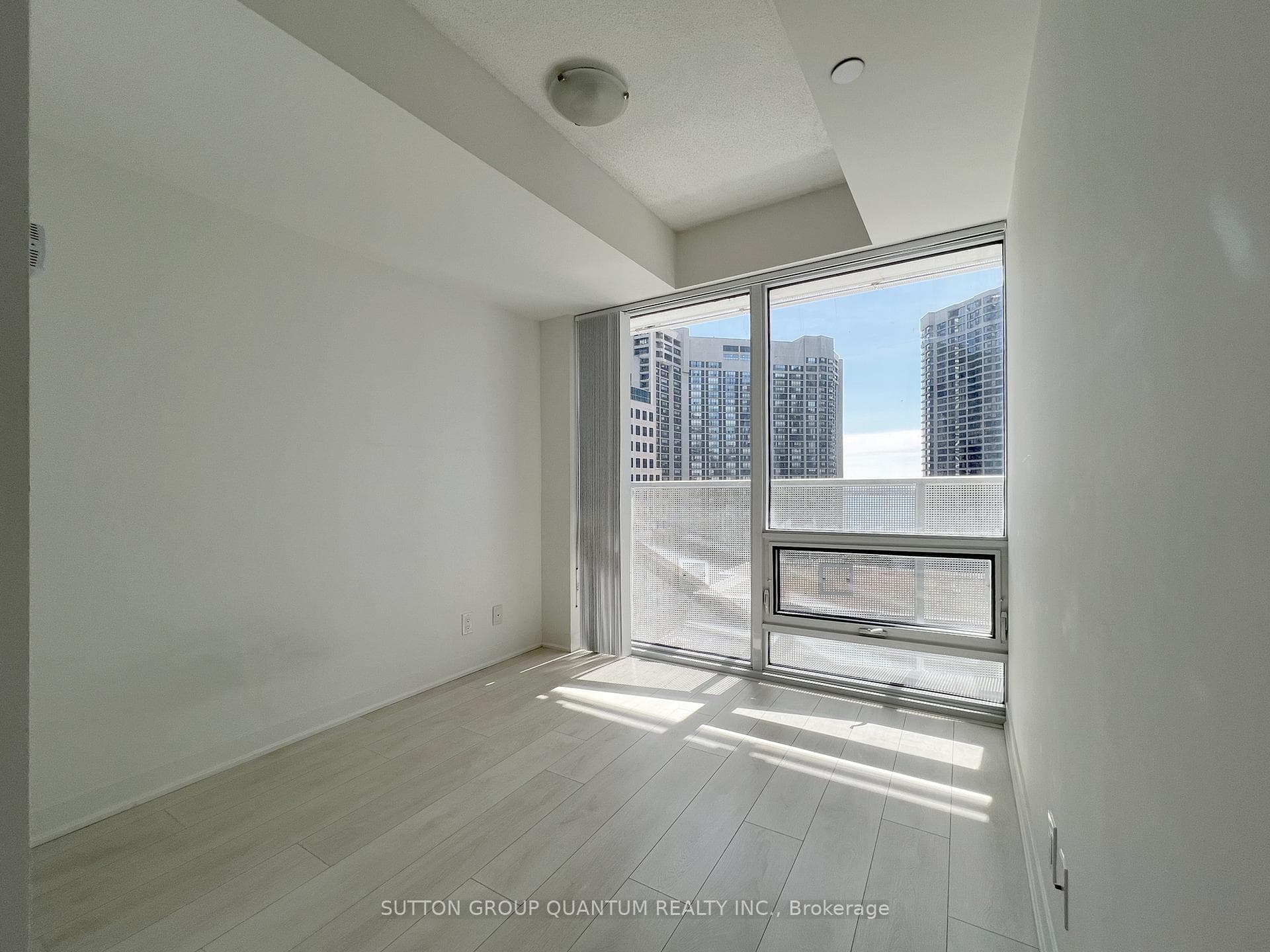 88 Harbour Street Unit 1510 photo 5