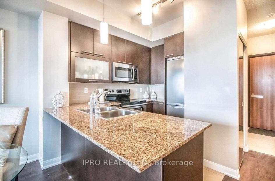 500 Sherbourne Street Unit 1807 photo 9
