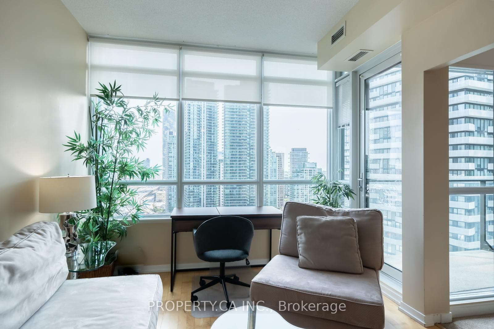 55 Bremner Boulevard Unit 2205 photo 5