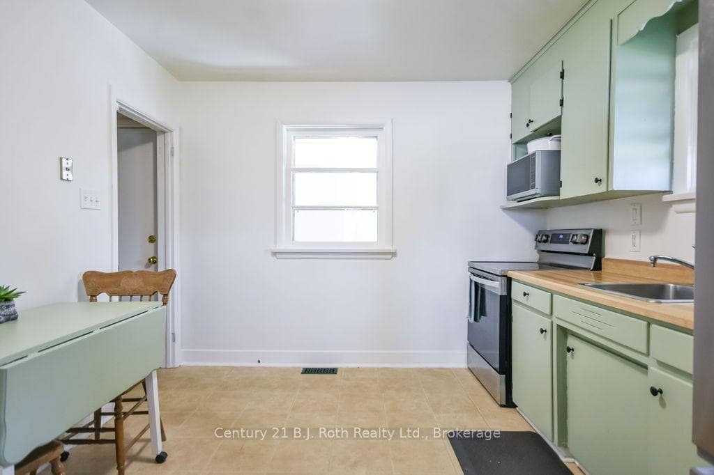 449 Irwin Street photo 5