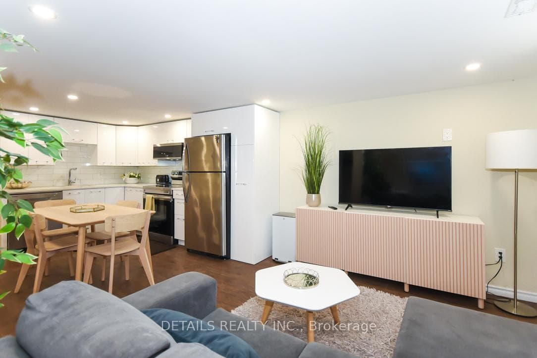 2151 Lambeth Walk Unit B photo 6