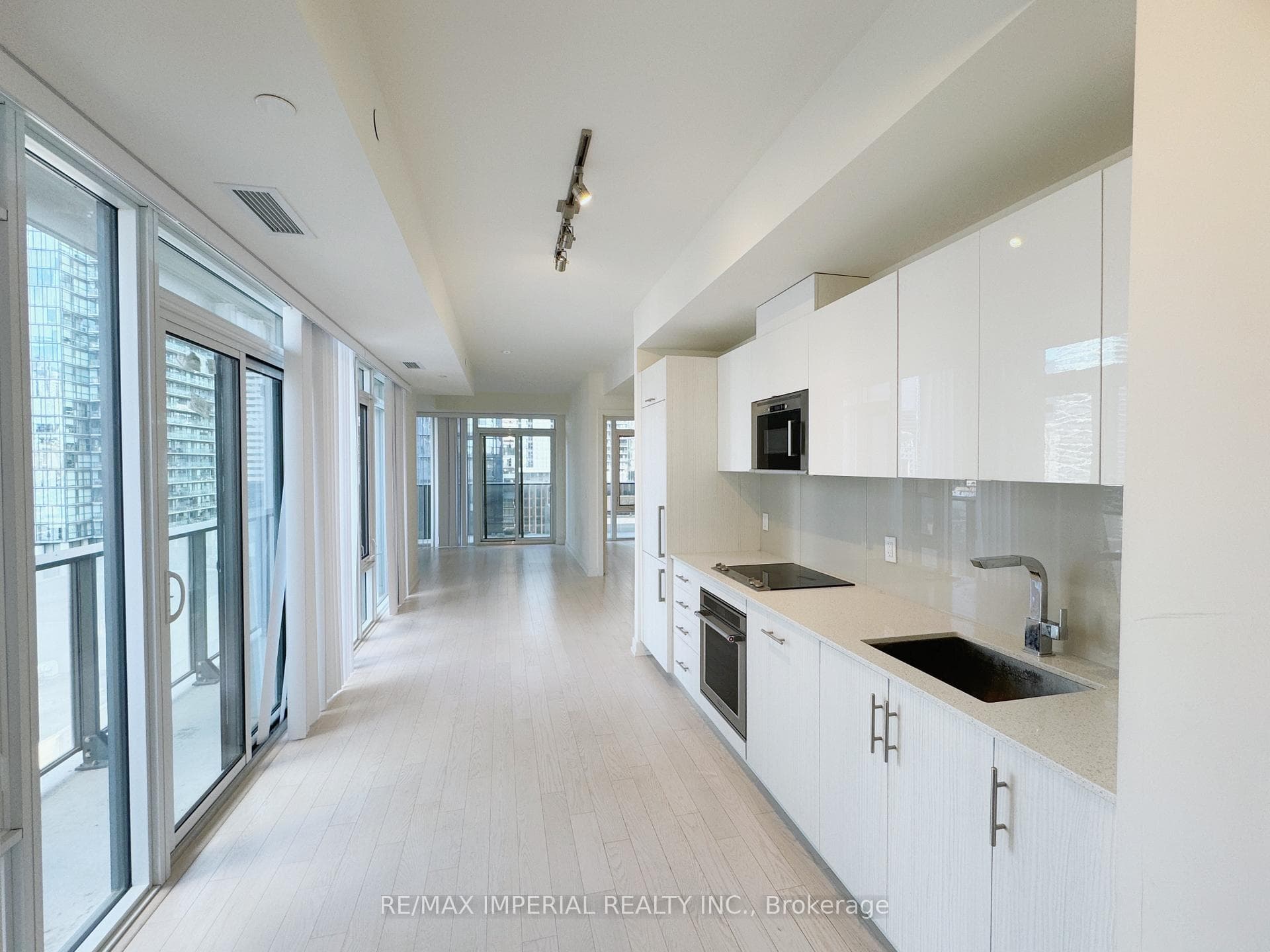 330 Richmond Street Unit 1715 photo 6